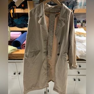 Water resistant trench coat